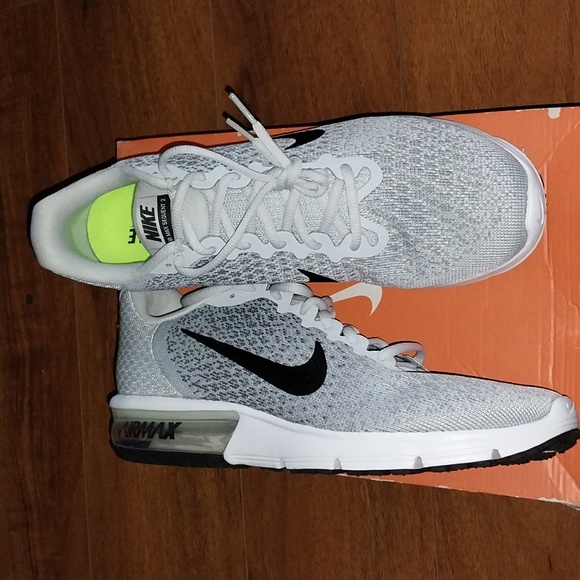 Nike - Picture 3 of 3